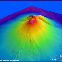 Un volcán submarino entró en erupción en el océano Pacífico