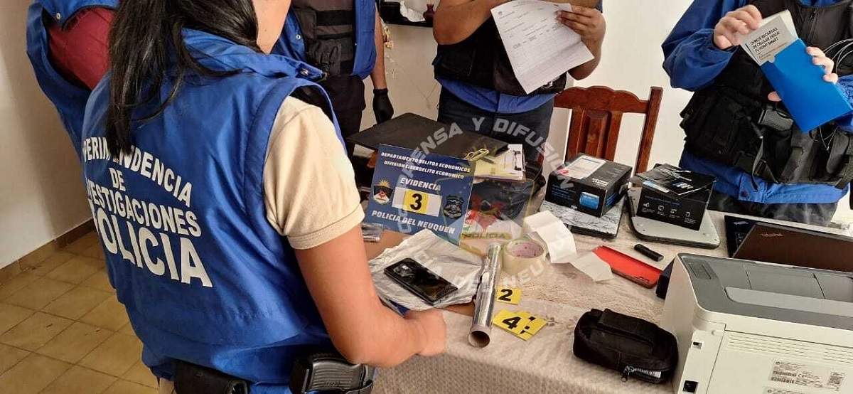 Delitos Económicos de la Policía allanó el domicilio del presunto estafador. Fuente: (Policía de Neuquén)