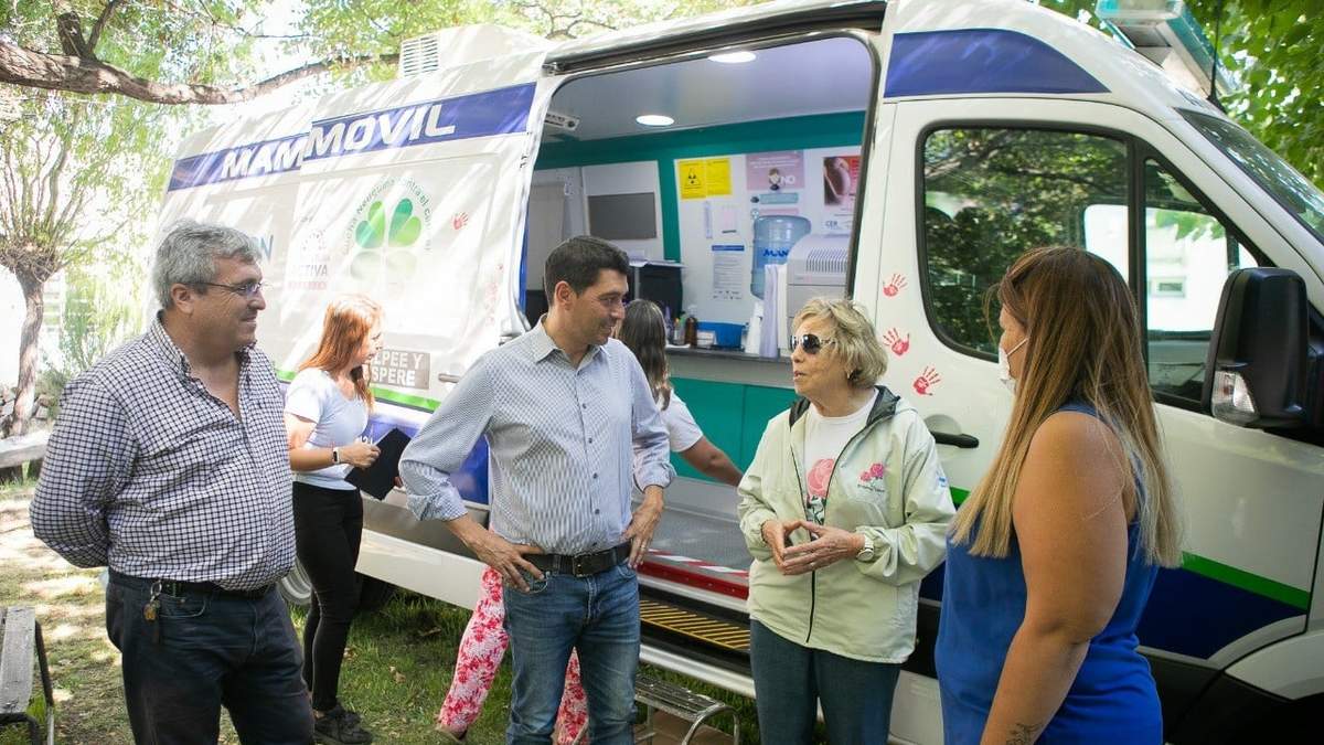 Marcos Koopmann, durante una visita del mamógrafo móvil a Neuquén. Fuente: (Twitter)