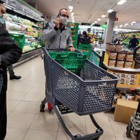Los ventas de los supermecados aumentaron un 5% y los shoppings cayeron un 95,1%