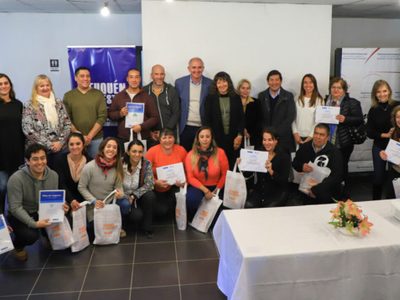 Emprendedores de Senillosa recibieron sus certificados en planes de negocios