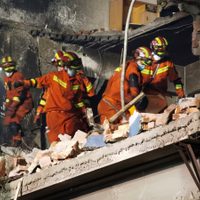 Terrible accidente en China deja una docena de muertos y un centenar de heridos