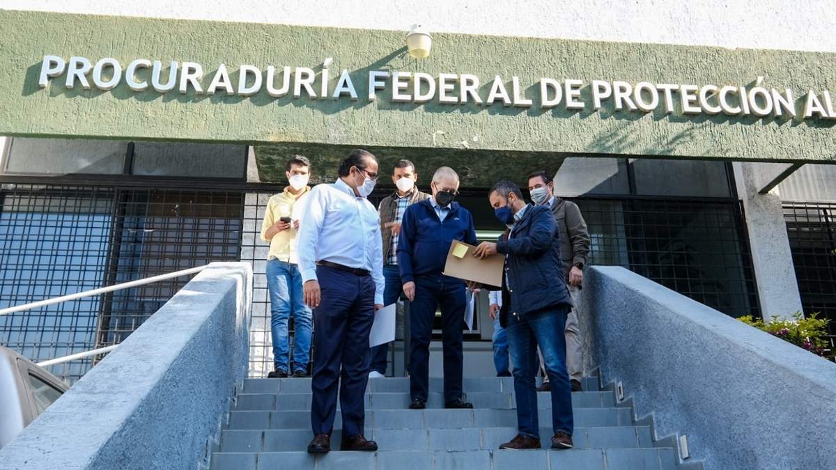El secretario del Medio Ambiente de Jalisco, Sergio Graf, presentó la denuncia ante la Profepa