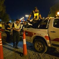 La municipalidad de Centenario realiza operativos para terminar con las ruidosas juntadas de motos