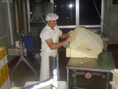 ¡Desesperados! Industriales lácteos advierten que se desplomó la venta de productos