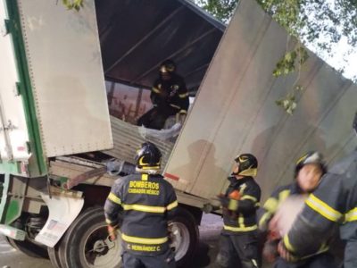 Tráiler provoca caos vial al quedar atorado en Viaducto y Tlalpan