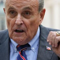 Mujer demanda a Rudy Giuliani; asegura que la coaccionó para tener sexo