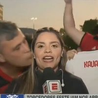 Aficionado acosó a reportera de ESPN en transmisión en vivo; fue detenido
