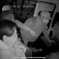 "¡Oye! ¡Que no!", mujer se resiste y enfrenta a ladrón de una combi en Nezahualcóyotl