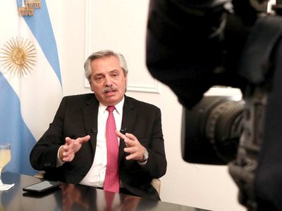 "Nosotros no somos ladrones": Alberto Fernández tras el escándalo por los sobreprecios