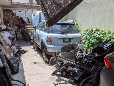 Aseguran dos toneladas de autopartes con reporte de robo en Nezahualcóyotl