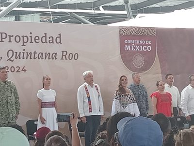 AMLO utiliza instalaciones suspendidas judicialmente en evento del Tren Maya en Playa del Carmen