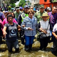Entre reclamos, Delfina Gómez recorre inundaciones en Chalco; van 19 días con afectaciones