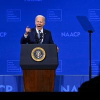 Biden dice que enfriar la retórica política no significa "dejar de decir la verdad" sobre Trump