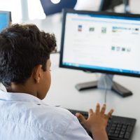 Legisladores porteños le piden a la Ciudad que entregue computadoras a los alumnos