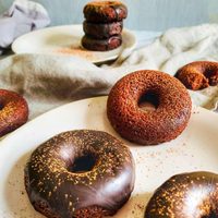 Donas en microondas: la receta exprés que te salvará de los antojos dulces