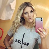 Deslumbró a todos: Macarena Rinaldi mostró su renovado y jugado look en las redes sociales