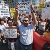 Incertidumbre entre 'dreamers” por posible fin del DACA
