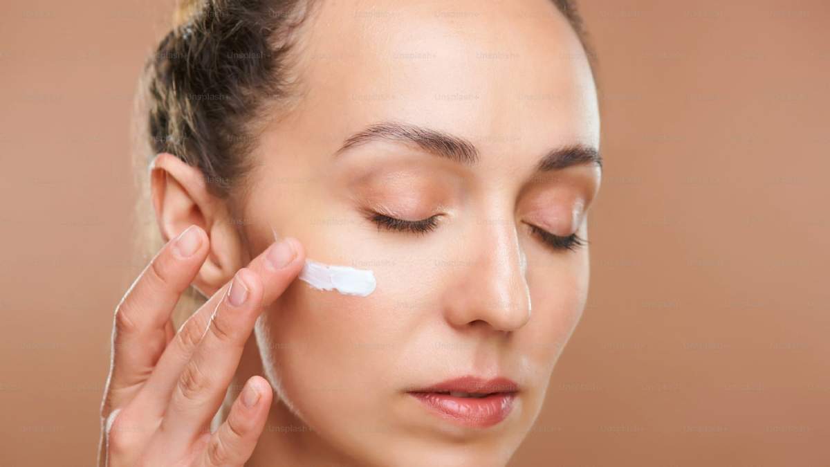Cuánto protector solar aplicarse para cuidar el cutis. Fuente: (Instagram)