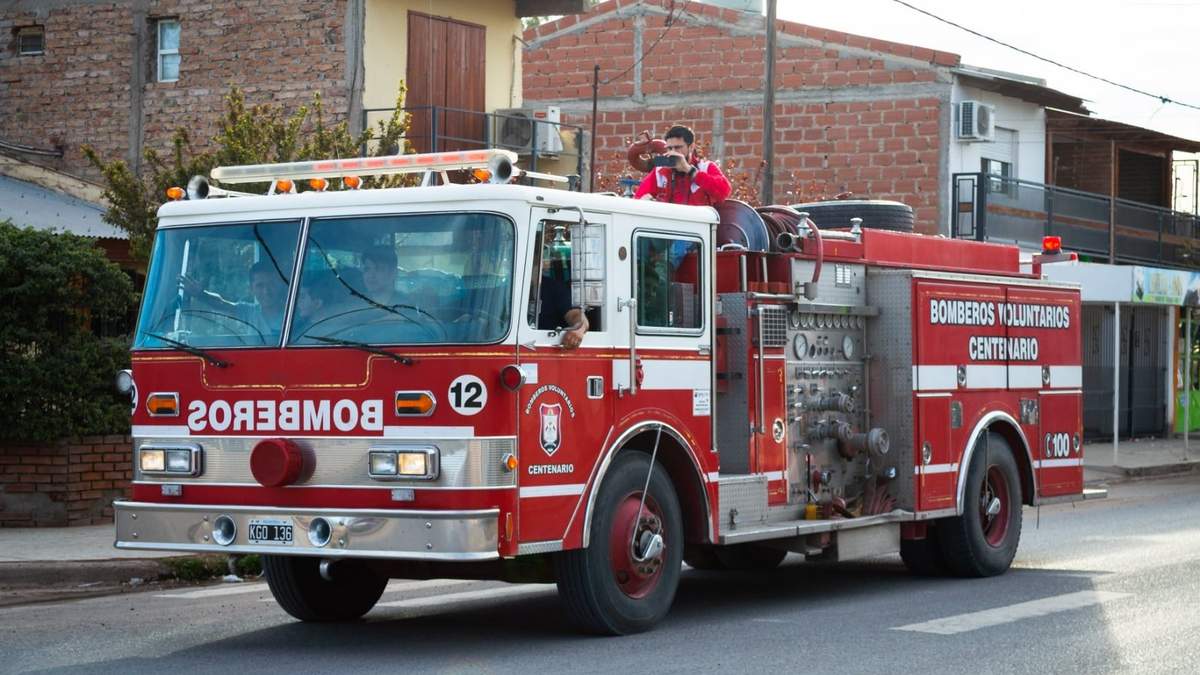 Bomberos Voluntarios. Fuente (Bomberos Voluntarios de Centenario).