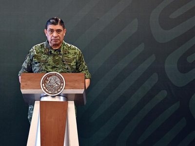 "Al presidente lo espantaron los mandos militares para ocultar sus errores"