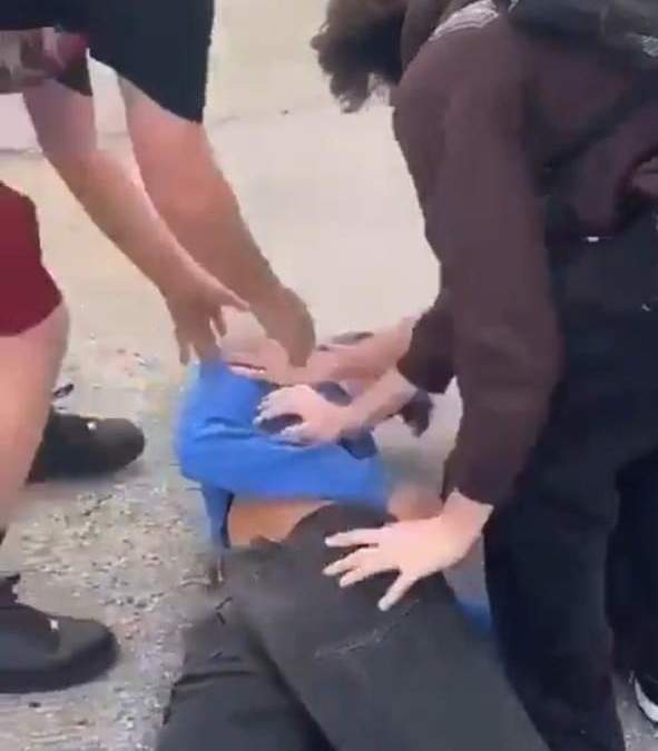 Adolescente golpeado por un grupo de estudiantes de una escuela de Miami