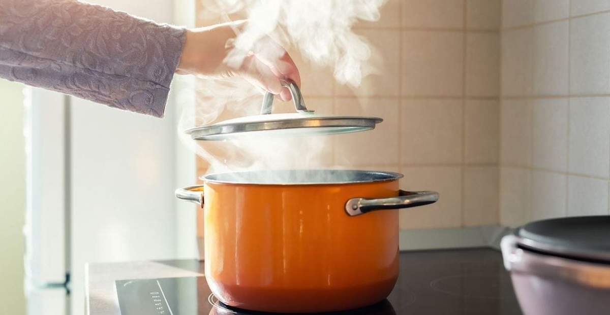 El truco para evitar el olor a grasa mientras cocinás. Fuente: (X)