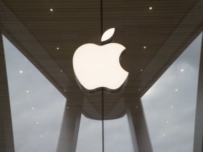Empleados de tienda de Apple autorizan huelga por condiciones laborales