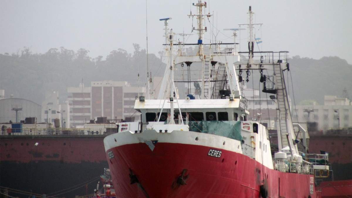Barco pesquero. Fuente: (Twitter)