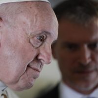 El 'Papa negro” reconoce que hay una lucha alrededor de Francisco