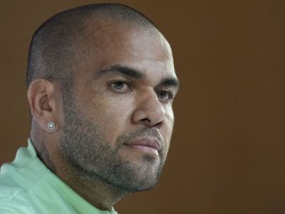Alves paga la fianza y seguirá el proceso de apelación de su sentencia fuera de prisión