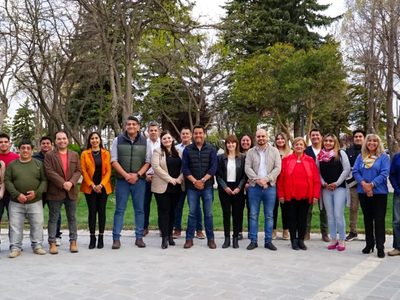 Carlos Koopmann anunció quiénes serán sus candidatos a concejales
