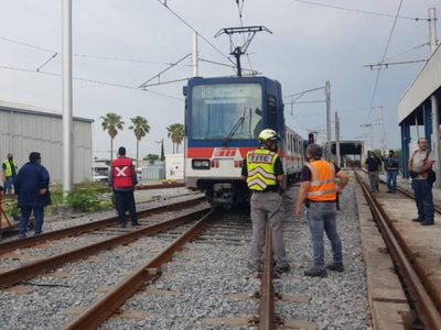 Descarrila vagón del metro de NL, desalojan a pasajeros y no reportan heridos