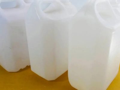 Transformá un bidón de plástico en un organizador chic: no necesitás ser experto en manualidades