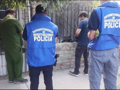 Rescataron a tres perros que estaban encerrados en una vivienda y desnutridos