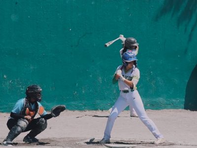 Beisbol, el deporte favorito de AMLO que ignora a las mujeres