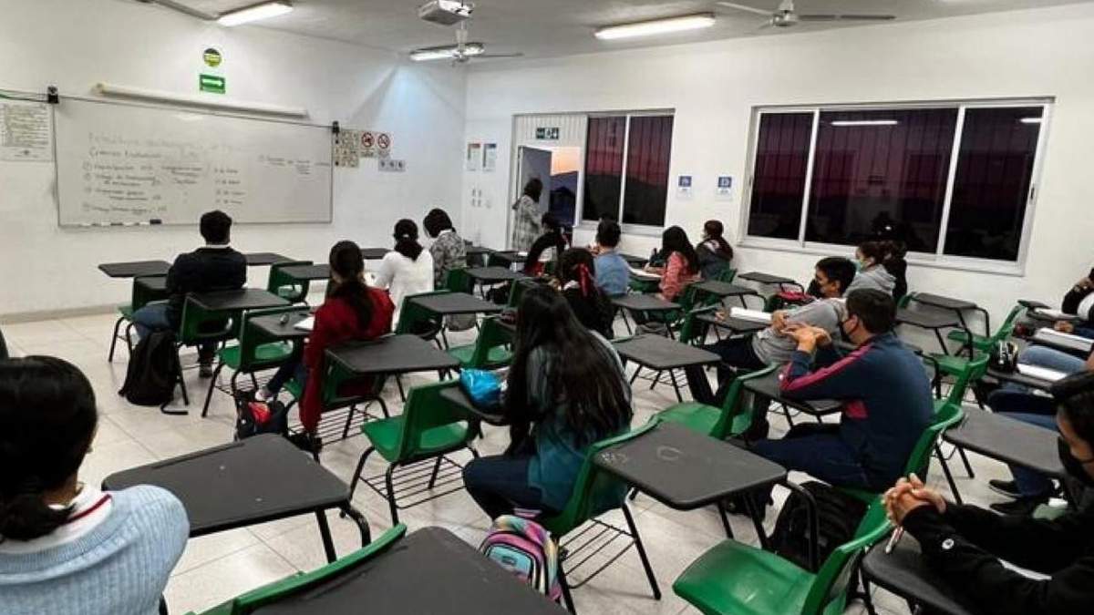 Estudiantes de la Ucol
