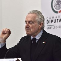 Creel pide mano para registrarse como candidato presidencial