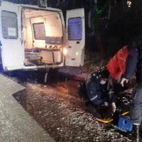 Atropellaron a un ciclista y lo dejaron tirado en plena nevada