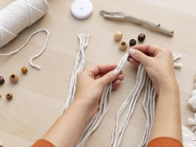 Sin ser una experta, hacé estos hermosos arbolitos de macramé esta Navidad y lucite