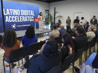 Nuevas tecnologías quitan oportunidades de empleo a latinos en EU: esto revela un informe