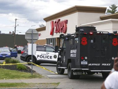 Despachador de 911 es despedido por colgar llamada de víctima de tiroteo en Buffalo
