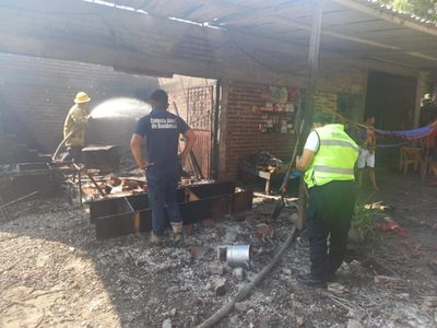 Explota casa de Apatzingán donde almacenaban pirotecnia (Video)