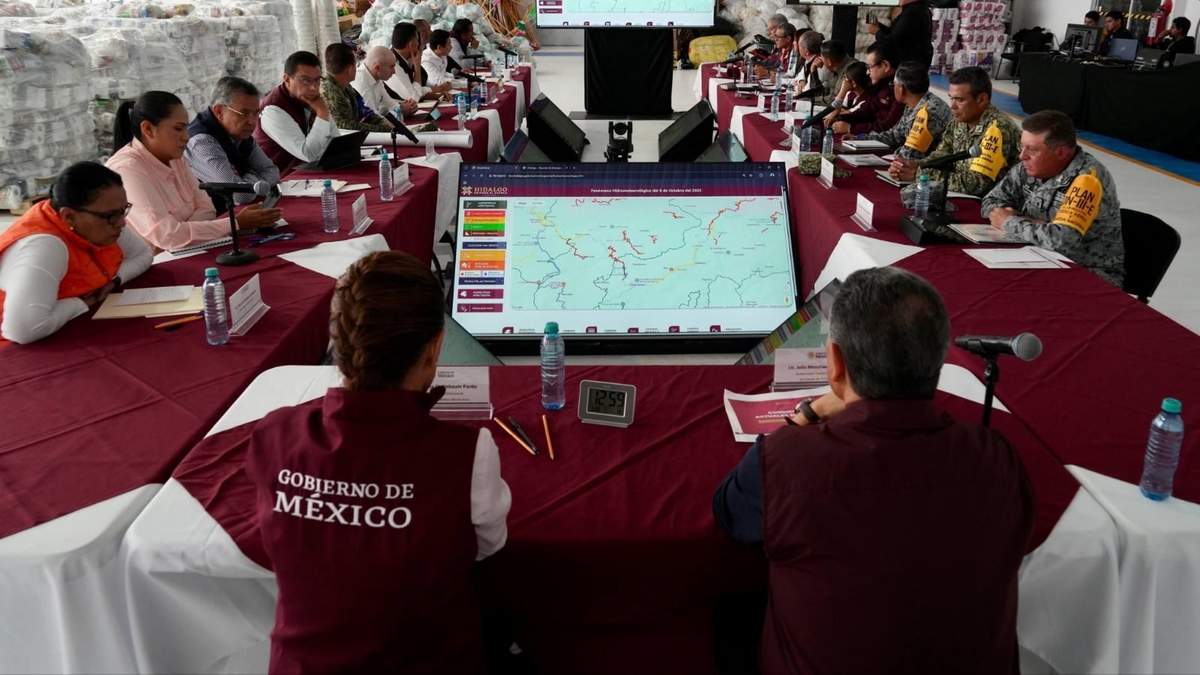 Sheinbaum supervisa trabajos de apoyo en zonas devastadas por las lluvias en Hidalgo