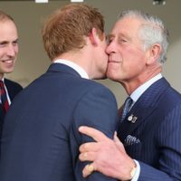 La peor bienvenida: Harry volvió al Reino Unido y así lo recibió el Príncipe Carlos