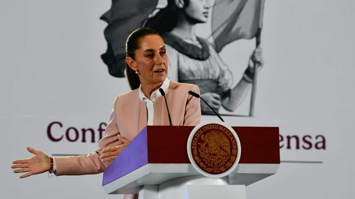 La presidenta durante la "mañanera del pueblo"