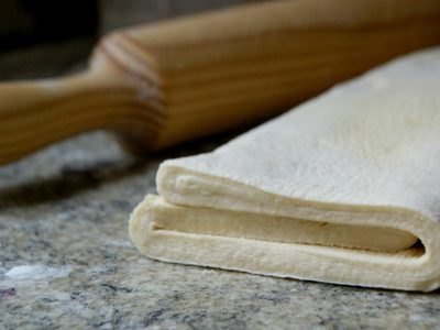 Masa hojaldrada casera para tartas: no gastes de más y prepará esta receta más fácil y rica