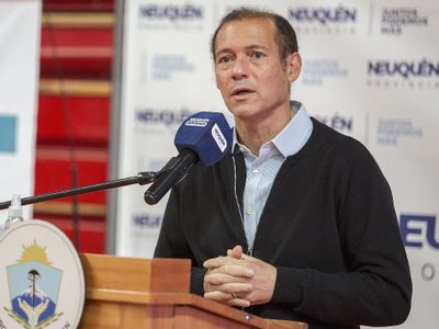 “Cuidamos a los neuquinos y neuquinas”: Omar Gutiérrez celebró la campaña de vacunación