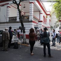 Delegado niega que por "lambisconería" hayan arreglado la calle frente a la casa de transición de AMLO