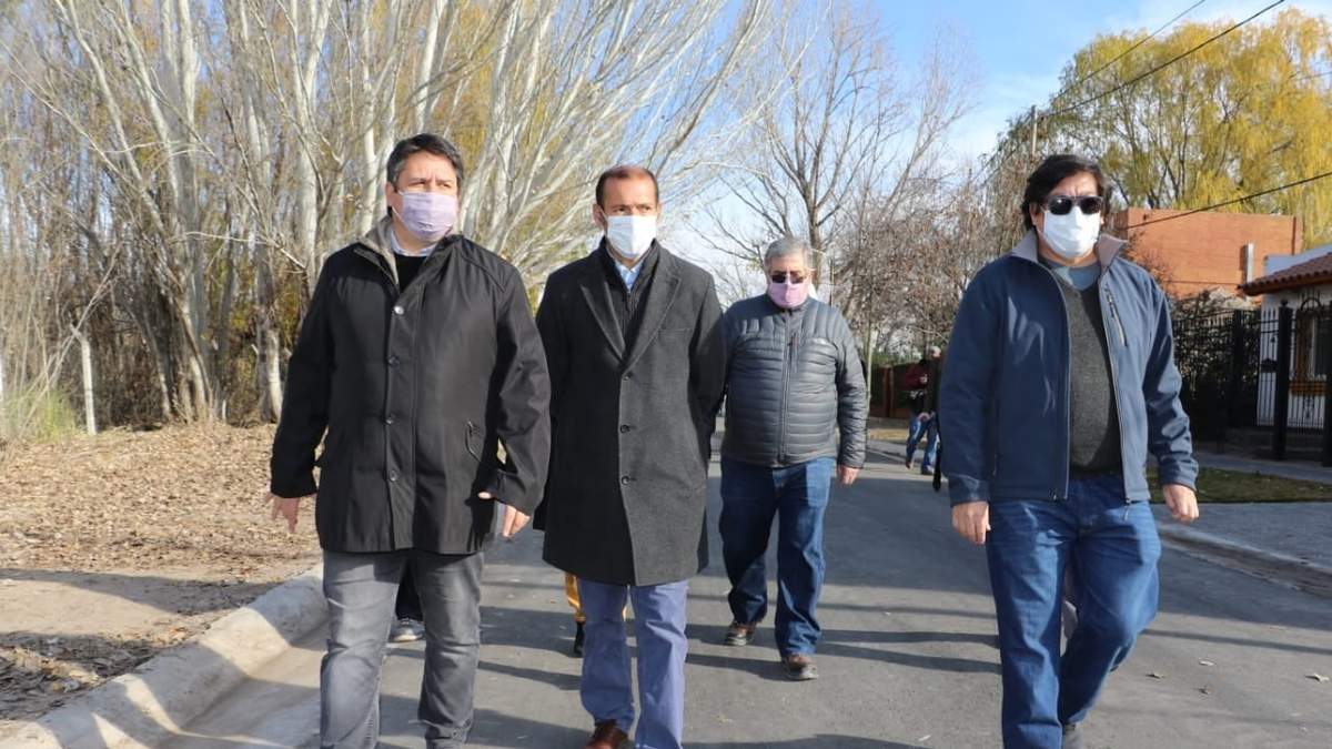 Gaido y Gutiérrez en barrio Belgrano de Neuquén Capital. Fuente: (Twitter)